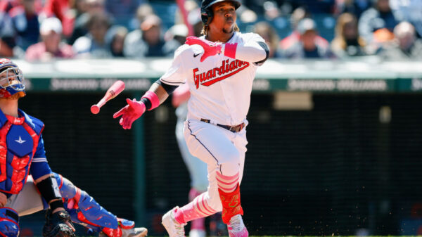 情地嘲弄那 情地嘲弄那